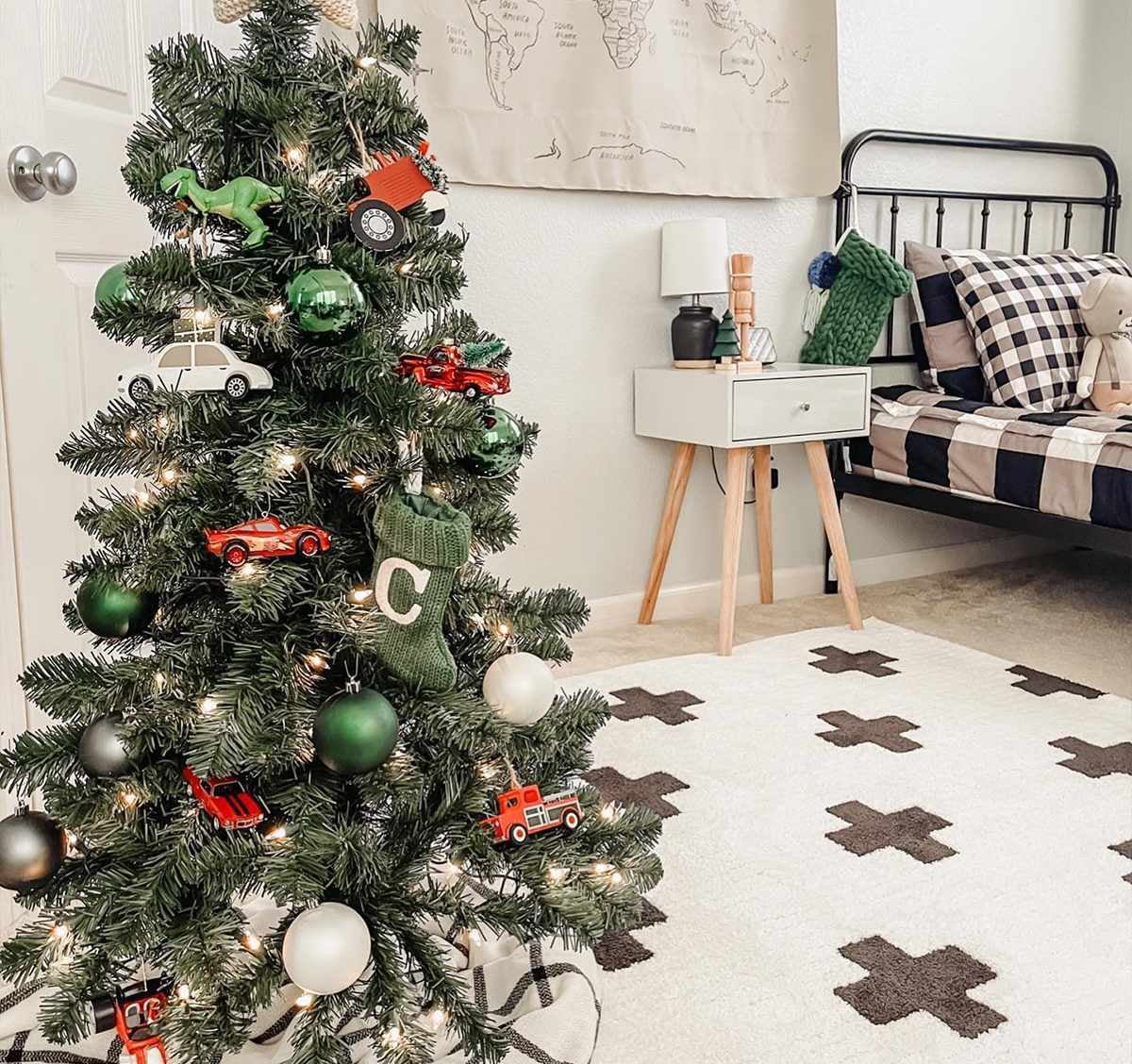 Black Gray Ivory Shag Area Rug 2' x 3' E987