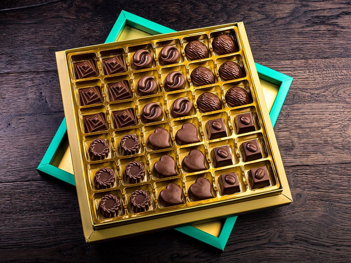 Assorted Chocolate Gift Box, 365g A780299