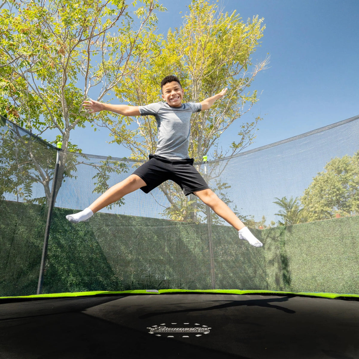 14ft Trampoline with Enclosure H66907