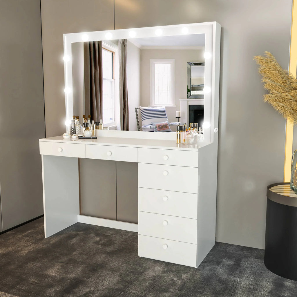 Modern Lighted Vanity Set with Mirror E133