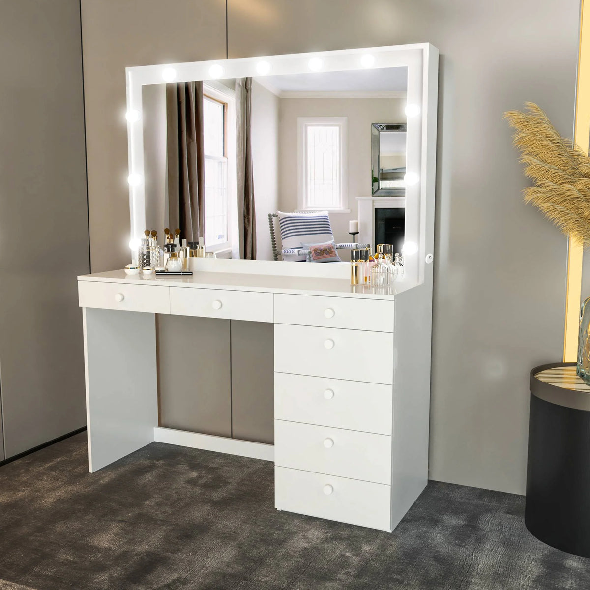 Modern Lighted Vanity Set with Mirror E133